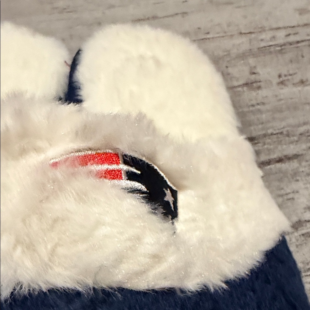 NFL New England Patriots Navy and White Plush Slippers XL NWT - Picture 2 of 4
